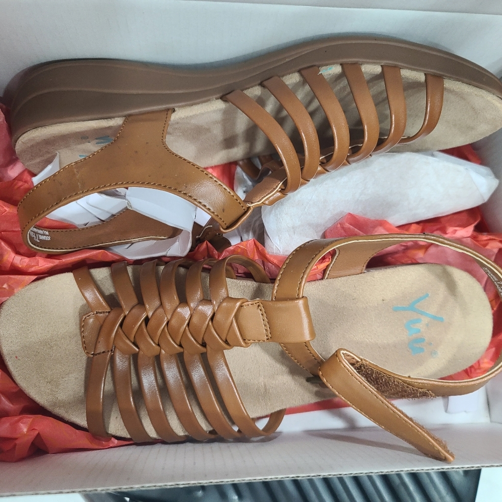 Tan Yuu Sandals size 7.5